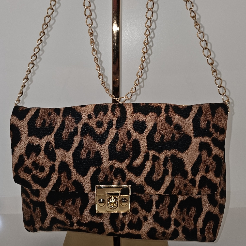 Leopard Print Clutch With Shoulder Chain